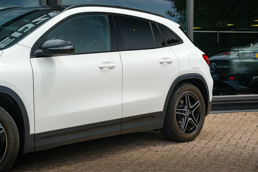Mercedes-Benz GLA 200 AMG Line Panodak Ambient Stoelverw. Camera Cruise