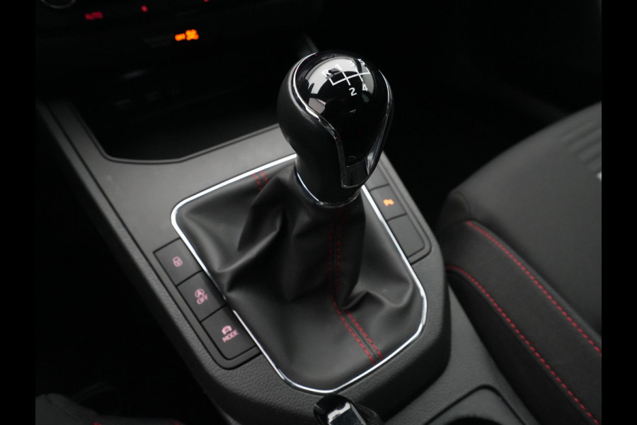 Seat Ibiza 1.0 TSI 95pk FR Business Intense Navigatie Camera Clima Led Carplay 244