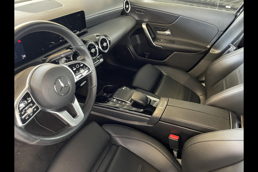 Mercedes-Benz A-Klasse 200 Automaat Progressive Navigatie Camera Climate Control Cruise Control Lane Assist Keyless Go Verkeersbord Herkenning 17 Inch Lichtmetaal