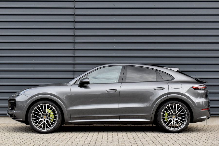 Porsche Cayenne Coupé (8-7 beschikbaar) 3.0 E-Hybrid 462pk Sport Design | Panoramadak | 22'' Velgen | ACC | Head-Up | Bose | Sportchrono | Leder Dashbord |