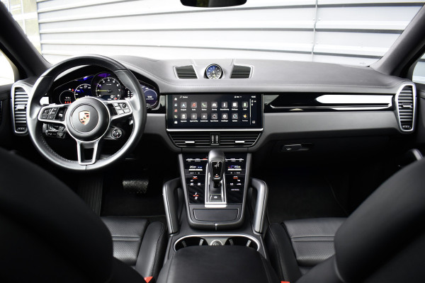 Porsche Cayenne Coupé (8-7 beschikbaar) 3.0 E-Hybrid 462pk Sport Design | Panoramadak | 22'' Velgen | ACC | Head-Up | Bose | Sportchrono | Leder Dashbord |