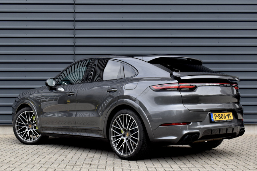 Porsche Cayenne Coupé (8-7 beschikbaar) 3.0 E-Hybrid 462pk Sport Design | Panoramadak | 22'' Velgen | ACC | Head-Up | Bose | Sportchrono | Leder Dashbord |