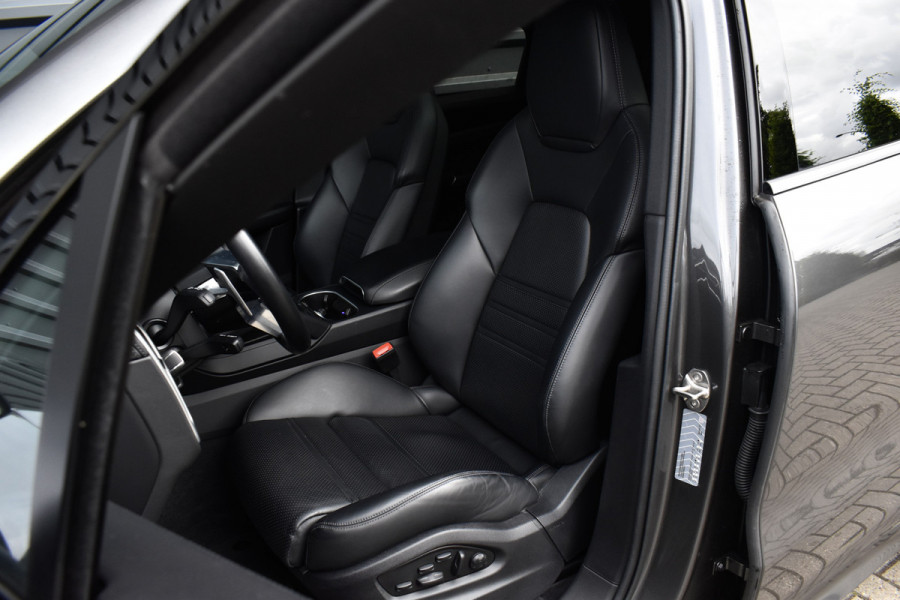 Porsche Cayenne Coupé (8-7 beschikbaar) 3.0 E-Hybrid 462pk Sport Design | Panoramadak | 22'' Velgen | ACC | Head-Up | Bose | Sportchrono | Leder Dashbord |
