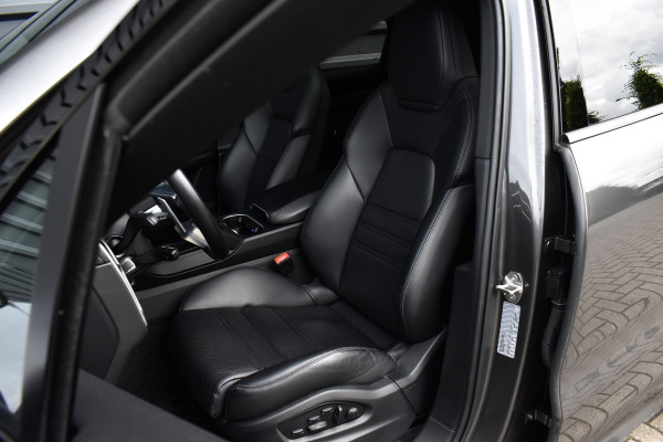 Porsche Cayenne Coupé (8-7 beschikbaar) 3.0 E-Hybrid 462pk Sport Design | Panoramadak | 22'' Velgen | ACC | Head-Up | Bose | Sportchrono | Leder Dashbord |