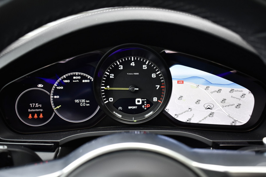 Porsche Cayenne Coupé (8-7 beschikbaar) 3.0 E-Hybrid 462pk Sport Design | Panoramadak | 22'' Velgen | ACC | Head-Up | Bose | Sportchrono | Leder Dashbord |