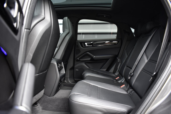 Porsche Cayenne Coupé (8-7 beschikbaar) 3.0 E-Hybrid 462pk Sport Design | Panoramadak | 22'' Velgen | ACC | Head-Up | Bose | Sportchrono | Leder Dashbord |