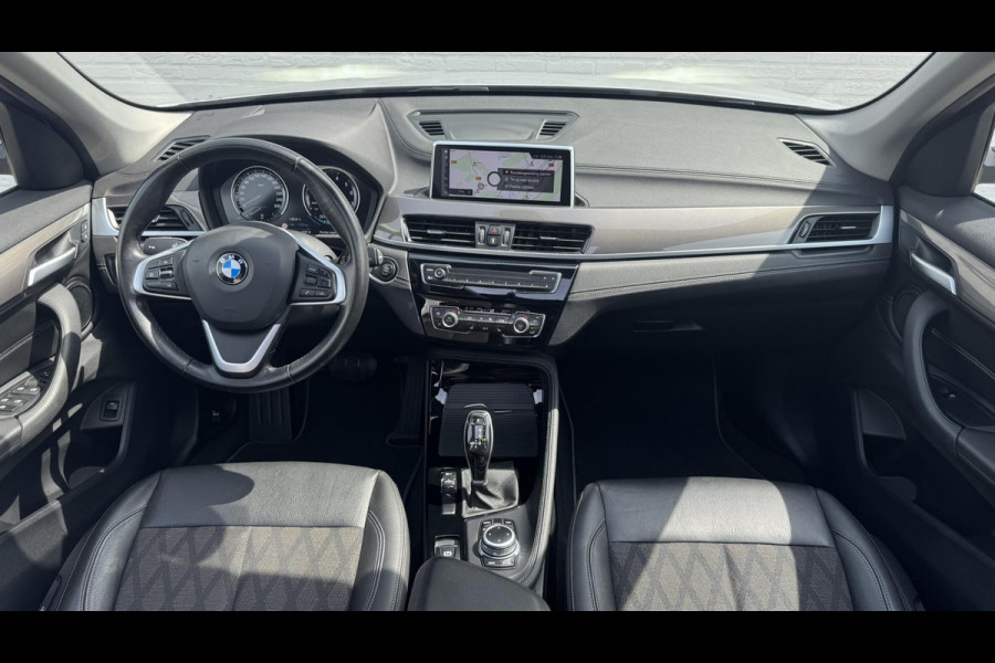 BMW X1 SDrive18i High Executive Trekhaak Navigatie Led verlichting Clima Cruise Panorama