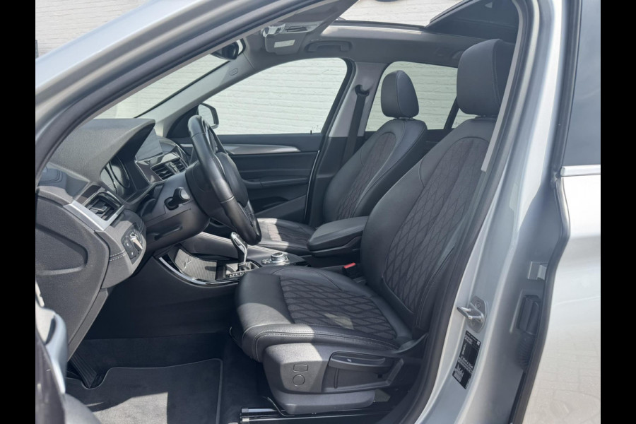 BMW X1 SDrive18i High Executive Trekhaak Navigatie Led verlichting Clima Cruise Panorama