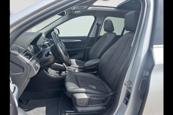 BMW X1 SDrive18i High Executive Trekhaak Navigatie Led verlichting Clima Cruise Panorama
