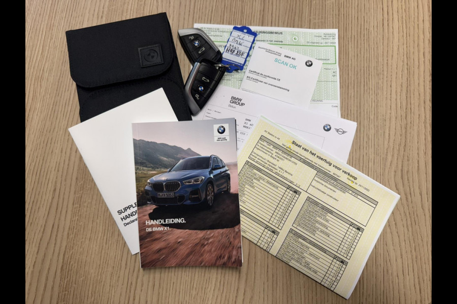 BMW X1 SDrive18i High Executive Trekhaak Navigatie Led verlichting Clima Cruise Panorama