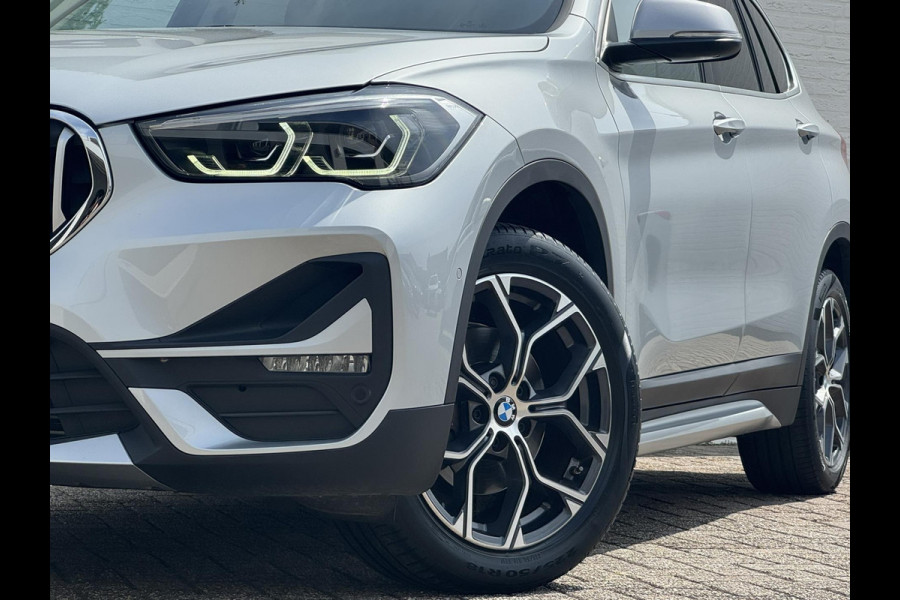BMW X1 SDrive18i High Executive Trekhaak Navigatie Led verlichting Clima Cruise Panorama