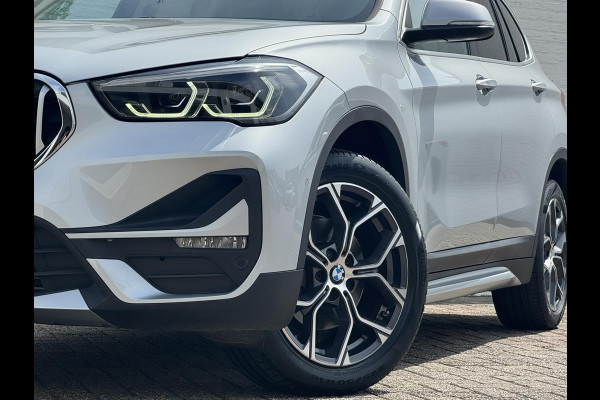 BMW X1 SDrive18i High Executive Trekhaak Navigatie Led verlichting Clima Cruise Panorama