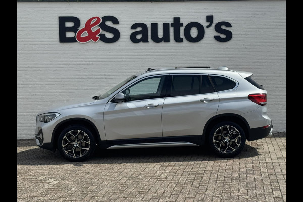 BMW X1 SDrive18i High Executive Trekhaak Navigatie Led verlichting Clima Cruise Panorama