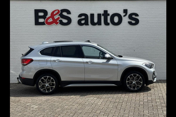 BMW X1 SDrive18i High Executive Trekhaak Navigatie Led verlichting Clima Cruise Panorama
