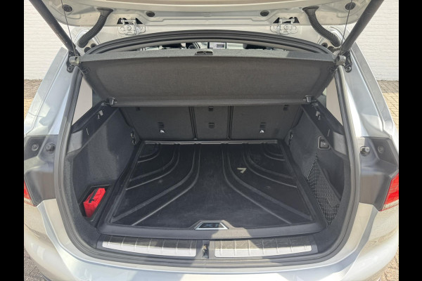 BMW X1 SDrive18i High Executive Trekhaak Navigatie Led verlichting Clima Cruise Panorama