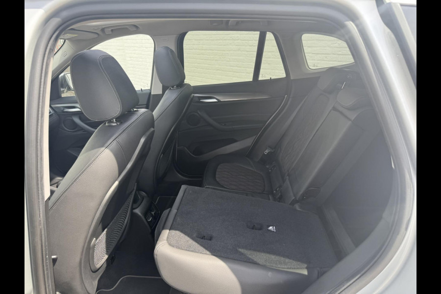 BMW X1 SDrive18i High Executive Trekhaak Navigatie Led verlichting Clima Cruise Panorama