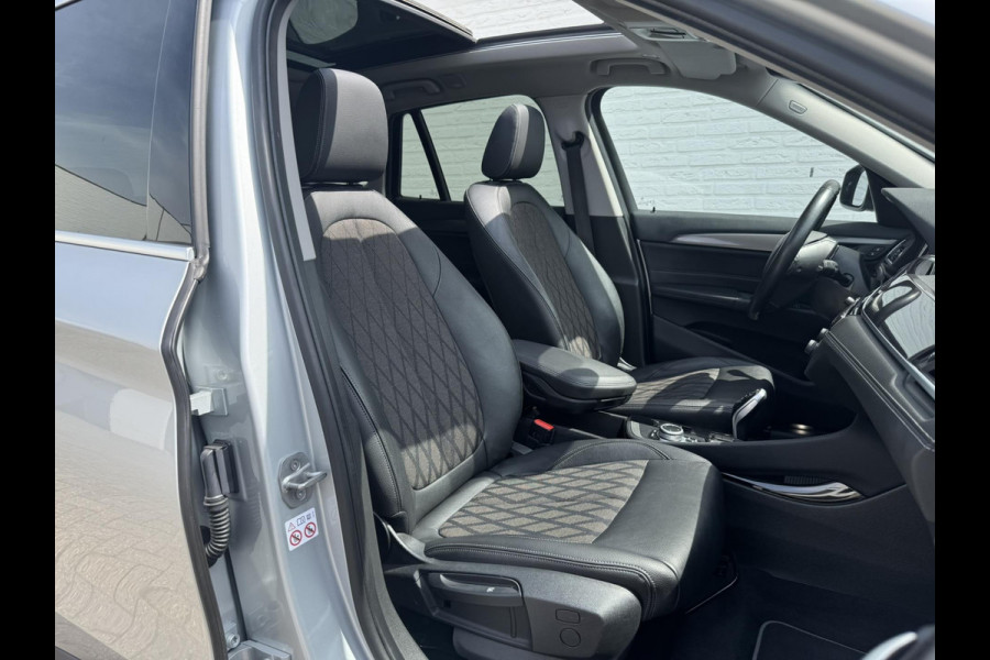 BMW X1 SDrive18i High Executive Trekhaak Navigatie Led verlichting Clima Cruise Panorama