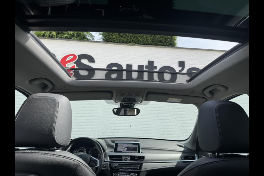 BMW X1 SDrive18i High Executive Trekhaak Navigatie Led verlichting Clima Cruise Panorama