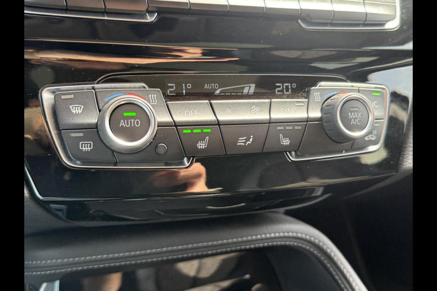 BMW X1 SDrive18i High Executive Trekhaak Navigatie Led verlichting Clima Cruise Panorama