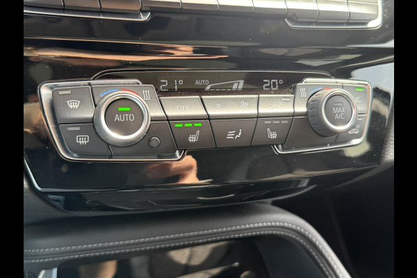 BMW X1 SDrive18i High Executive Trekhaak Navigatie Led verlichting Clima Cruise Panorama