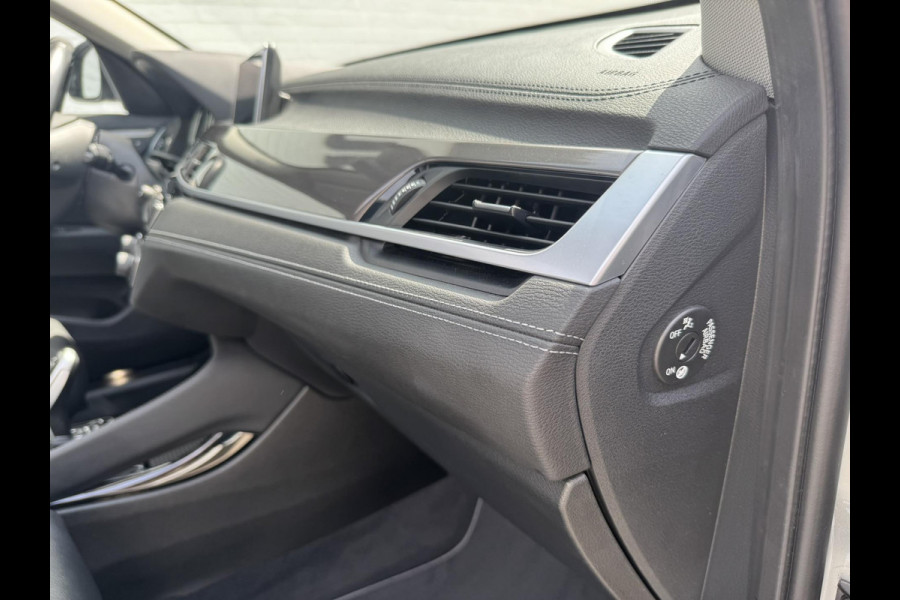 BMW X1 SDrive18i High Executive Trekhaak Navigatie Led verlichting Clima Cruise Panorama