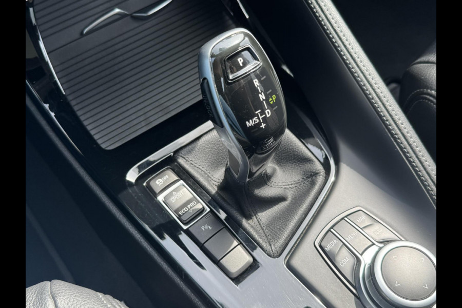 BMW X1 SDrive18i High Executive Trekhaak Navigatie Led verlichting Clima Cruise Panorama