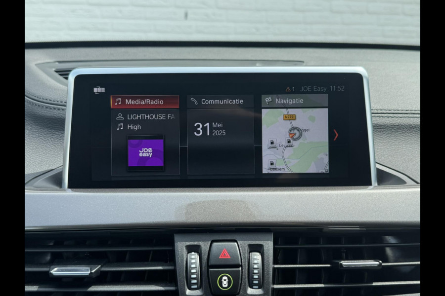 BMW X1 SDrive18i High Executive Trekhaak Navigatie Led verlichting Clima Cruise Panorama
