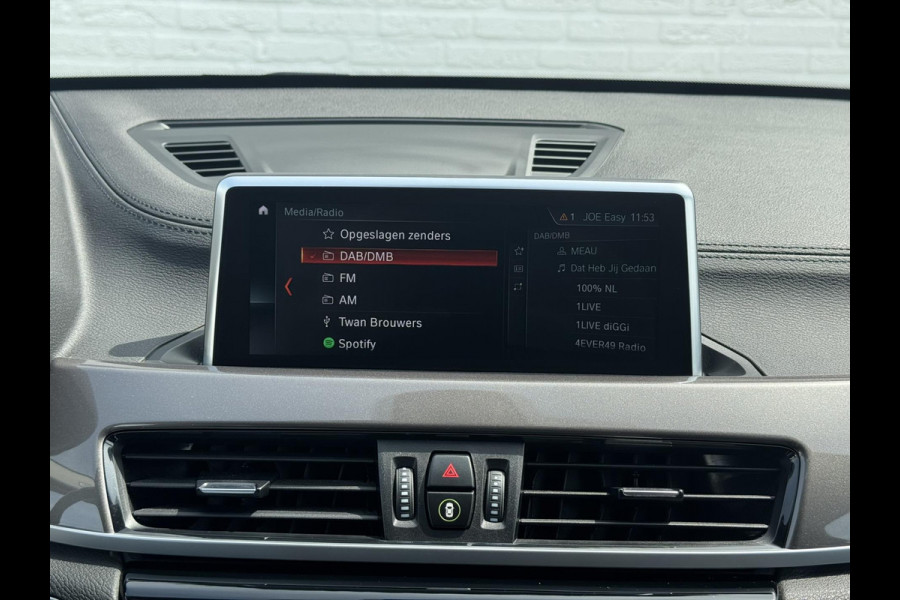 BMW X1 SDrive18i High Executive Trekhaak Navigatie Led verlichting Clima Cruise Panorama