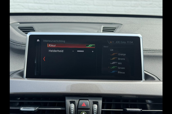 BMW X1 SDrive18i High Executive Trekhaak Navigatie Led verlichting Clima Cruise Panorama