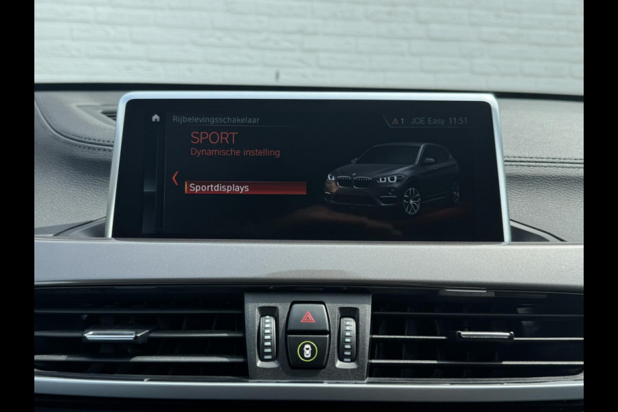 BMW X1 SDrive18i High Executive Trekhaak Navigatie Led verlichting Clima Cruise Panorama