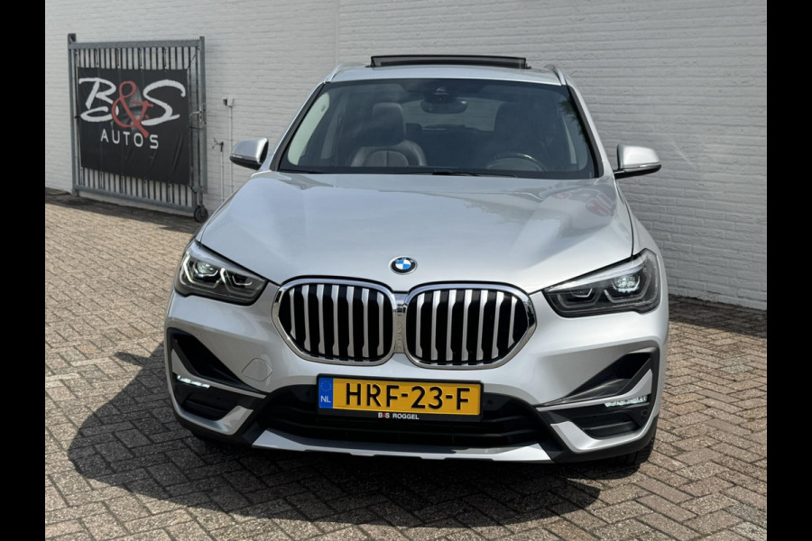 BMW X1 SDrive18i High Executive Trekhaak Navigatie Led verlichting Clima Cruise Panorama