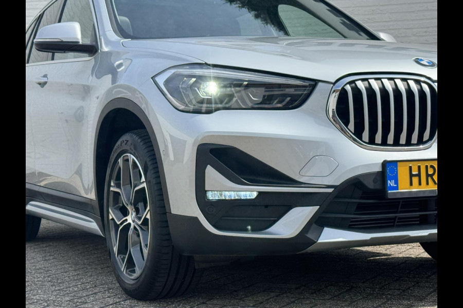 BMW X1 SDrive18i High Executive Trekhaak Navigatie Led verlichting Clima Cruise Panorama