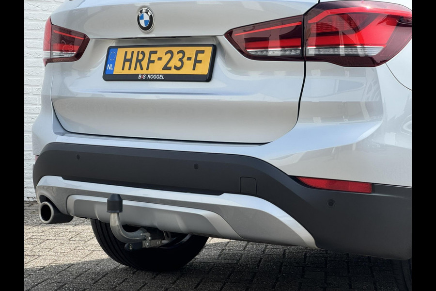 BMW X1 SDrive18i High Executive Trekhaak Navigatie Led verlichting Clima Cruise Panorama