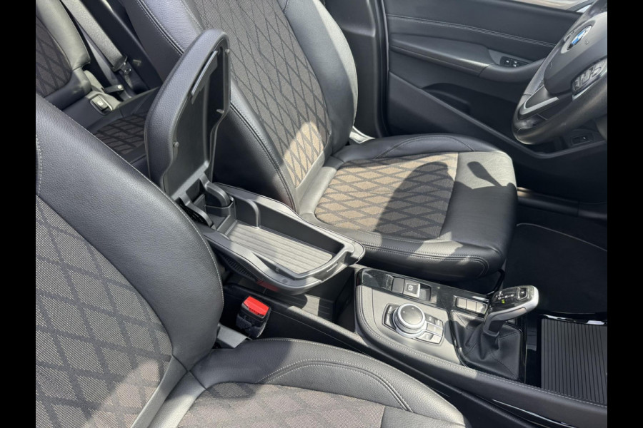 BMW X1 SDrive18i High Executive Trekhaak Navigatie Led verlichting Clima Cruise Panorama