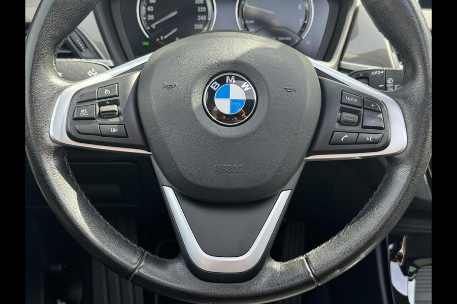 BMW X1 SDrive18i High Executive Trekhaak Navigatie Led verlichting Clima Cruise Panorama