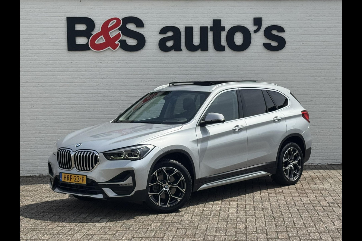 BMW X1 SDrive18i High Executive Trekhaak Navigatie Led verlichting Clima Cruise Panorama