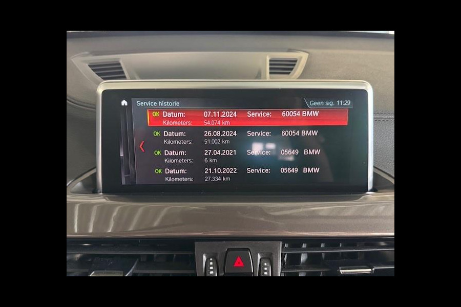 BMW X1 SDrive18i High Executive Trekhaak Navigatie Led verlichting Clima Cruise Panorama
