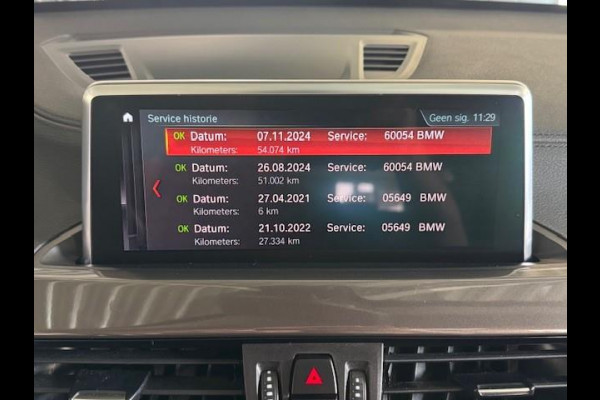 BMW X1 SDrive18i High Executive Trekhaak Navigatie Led verlichting Clima Cruise Panorama