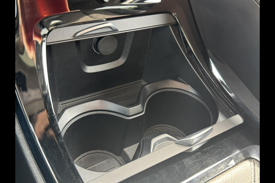 BMW X1 SDrive18i High Executive Trekhaak Navigatie Led verlichting Clima Cruise Panorama