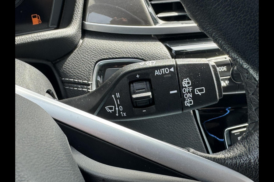 BMW X1 SDrive18i High Executive Trekhaak Navigatie Led verlichting Clima Cruise Panorama