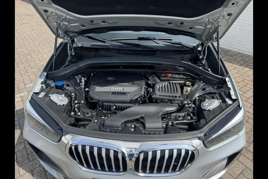 BMW X1 SDrive18i High Executive Trekhaak Navigatie Led verlichting Clima Cruise Panorama
