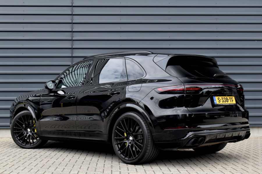 Porsche Cayenne 3.0 E-Hybrid 462pk | Panoramadak | 22'' Velgen | Matrix PDLS+ | Massage Stoelen | Trekhaak wegklapbaar | Bose |