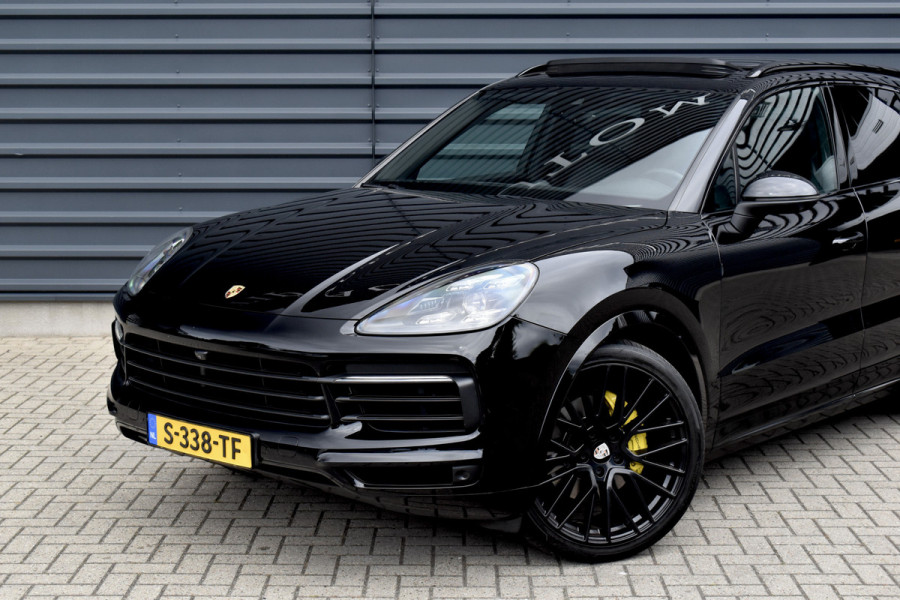 Porsche Cayenne 3.0 E-Hybrid 462pk | Panoramadak | 22'' Velgen | Matrix PDLS+ | Massage Stoelen | Trekhaak wegklapbaar | Bose |