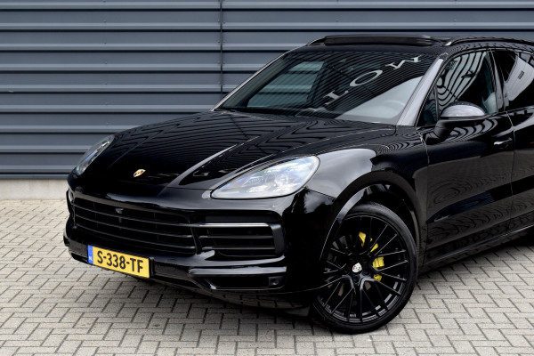 Porsche Cayenne 3.0 E-Hybrid 462pk | Panoramadak | 22'' Velgen | Matrix PDLS+ | Massage Stoelen | Trekhaak wegklapbaar | Bose |