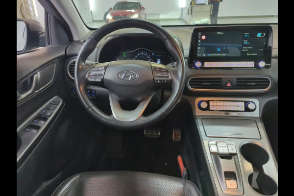 Hyundai Kona EV Premium 64 kWh NL AUTO | CAMERA | STOELKOELING | STOELVERW | ! 2DE PINKSTERDAG GEOPEND VAN 10:00 UUR T/M 17:00 UUR
