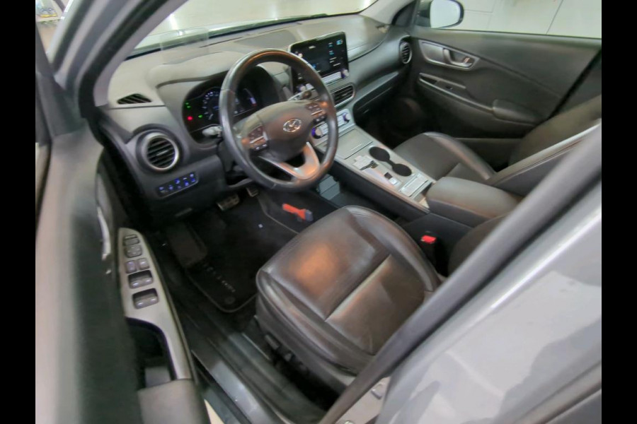 Hyundai Kona EV Premium 64 kWh NL AUTO | CAMERA | STOELKOELING | STOELVERW | ! 2DE PINKSTERDAG GEOPEND VAN 10:00 UUR T/M 17:00 UUR