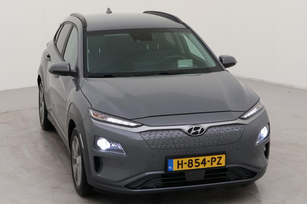 Hyundai Kona EV Premium 64 kWh NL AUTO | CAMERA | STOELKOELING | STOELVERW | ! 2DE PINKSTERDAG GEOPEND VAN 10:00 UUR T/M 17:00 UUR