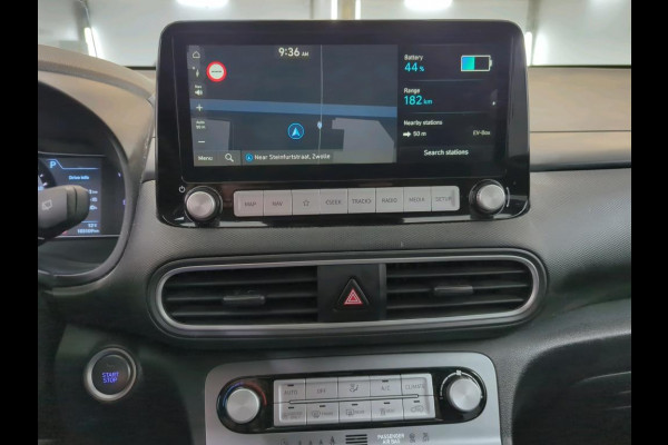 Hyundai Kona EV Premium 64 kWh NL AUTO | CAMERA | STOELKOELING | STOELVERW | ! 2DE PINKSTERDAG GEOPEND VAN 10:00 UUR T/M 17:00 UUR