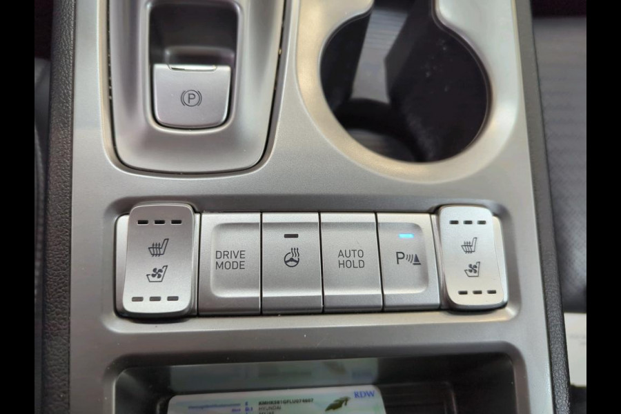 Hyundai Kona EV Premium 64 kWh NL AUTO | CAMERA | STOELKOELING | STOELVERW | ! 2DE PINKSTERDAG GEOPEND VAN 10:00 UUR T/M 17:00 UUR