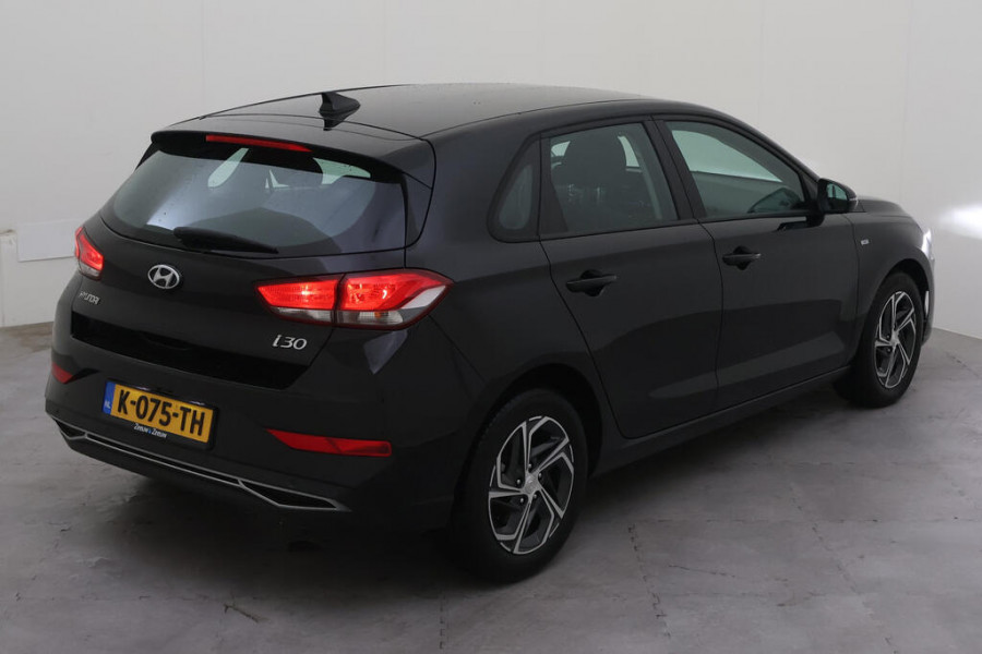 Hyundai i30 1.0 T-GDi MHEV Comfort Smart NL AUTO | CAMERA | CARPLAY | ! 2DE PINKSTERDAG GEOPEND VAN 10:00 UUR T/M 17:00 UUR